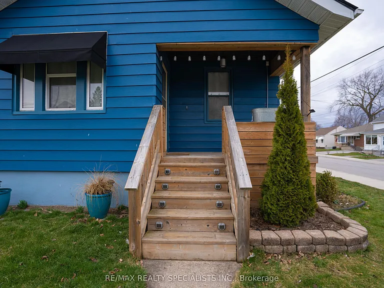 4397 Homewood Ave — Photo 3