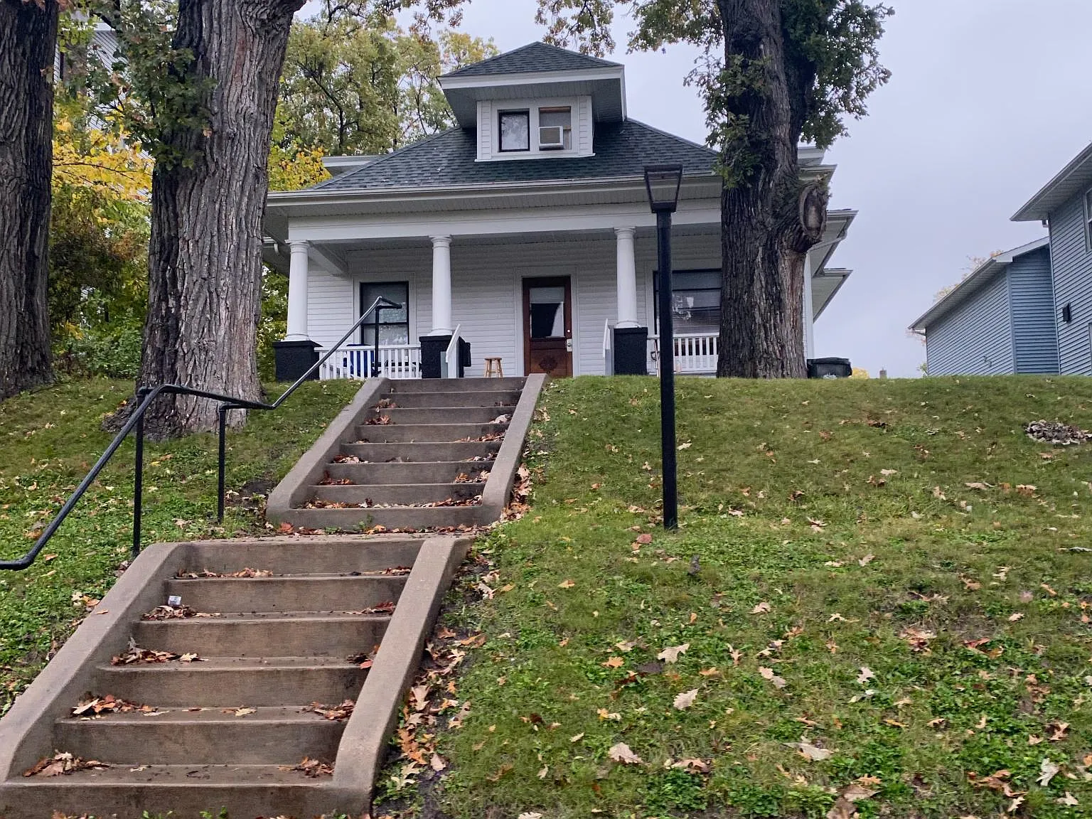 5 bed, 2400 sqft, $3,000 — Photo 1