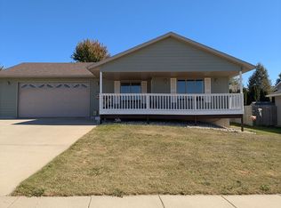 912 Pepper Ridge Rd, Dell Rapids, SD 57022