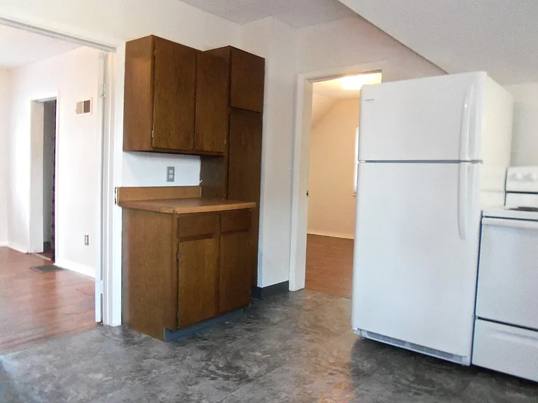 440 1/2 Florence St — Photo 9