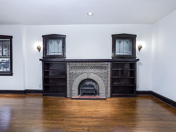 3rd image of 2626 N Richmond St #Basement