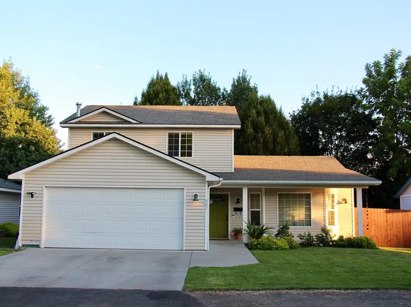407 SW 3rd St, College Place, WA 99324