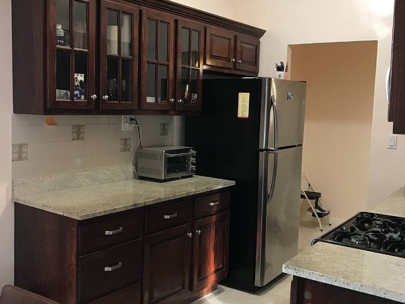5th image of 2922 Barnes Ave APT 6D
