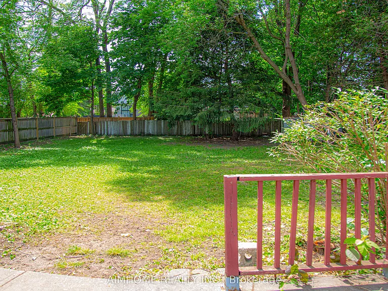 9890 Bayview Ave — Photo 21