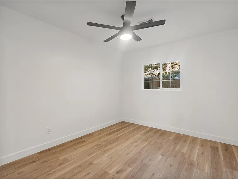 8525 E Clarendon Ave — Photo 20
