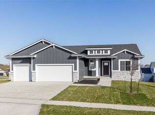 935 Ashler Dr, Waukee, IA 50263