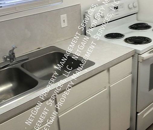 2nd image of 450 N 300 W #6d09ac431