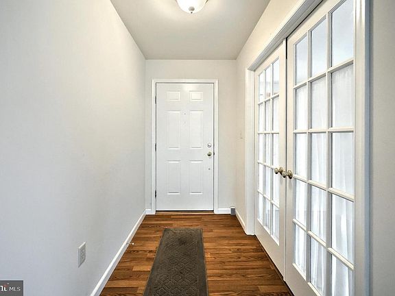 3rd image of 115 N Fountain Dr #9