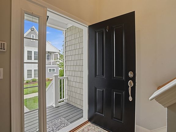 3rd image of 6 Ivy Ln