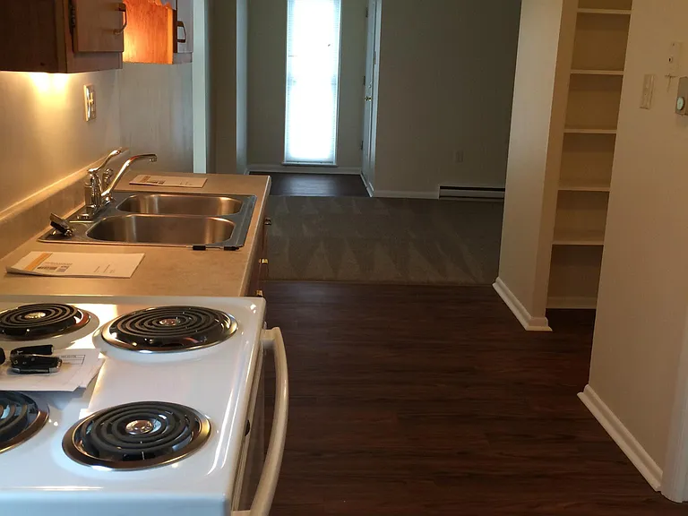300 Main St #4 — Photo 2