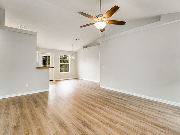 4th image of 1015 Sable Dr #B
