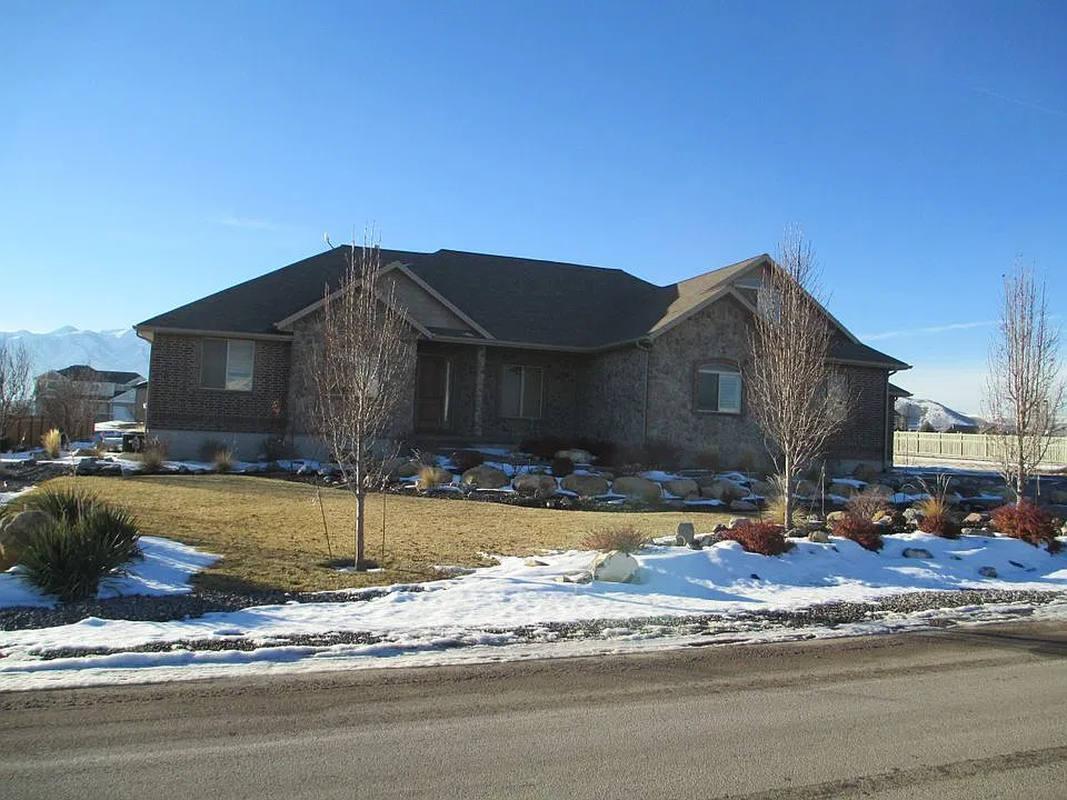 9435 N Mustang Way — Photo 1