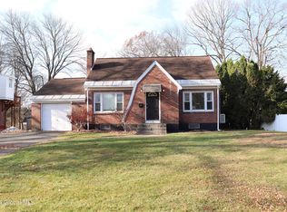 4 Puritan Dr, Schenectady, NY 12306