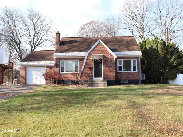 4 Puritan Drive, Schenectady, NY 12306
