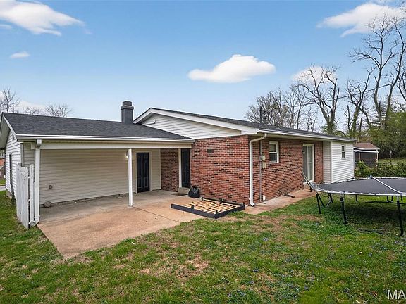 3rd image of 912 Cheri Heights Ct