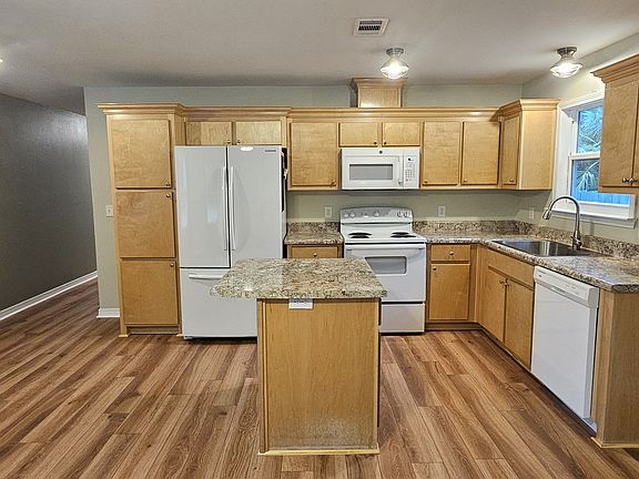 3rd image of 2424 N Guillemard St