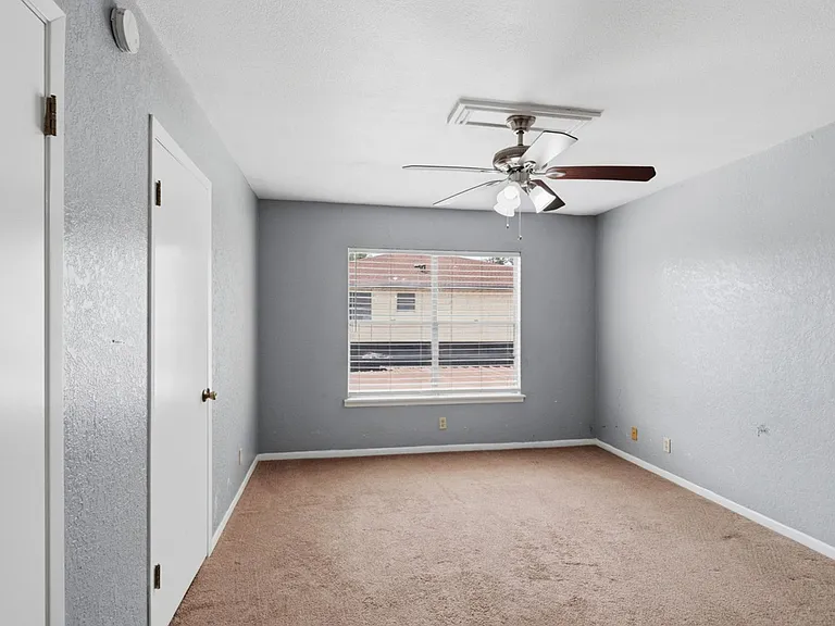 100 Royal Way Dr #17C — Photo 21