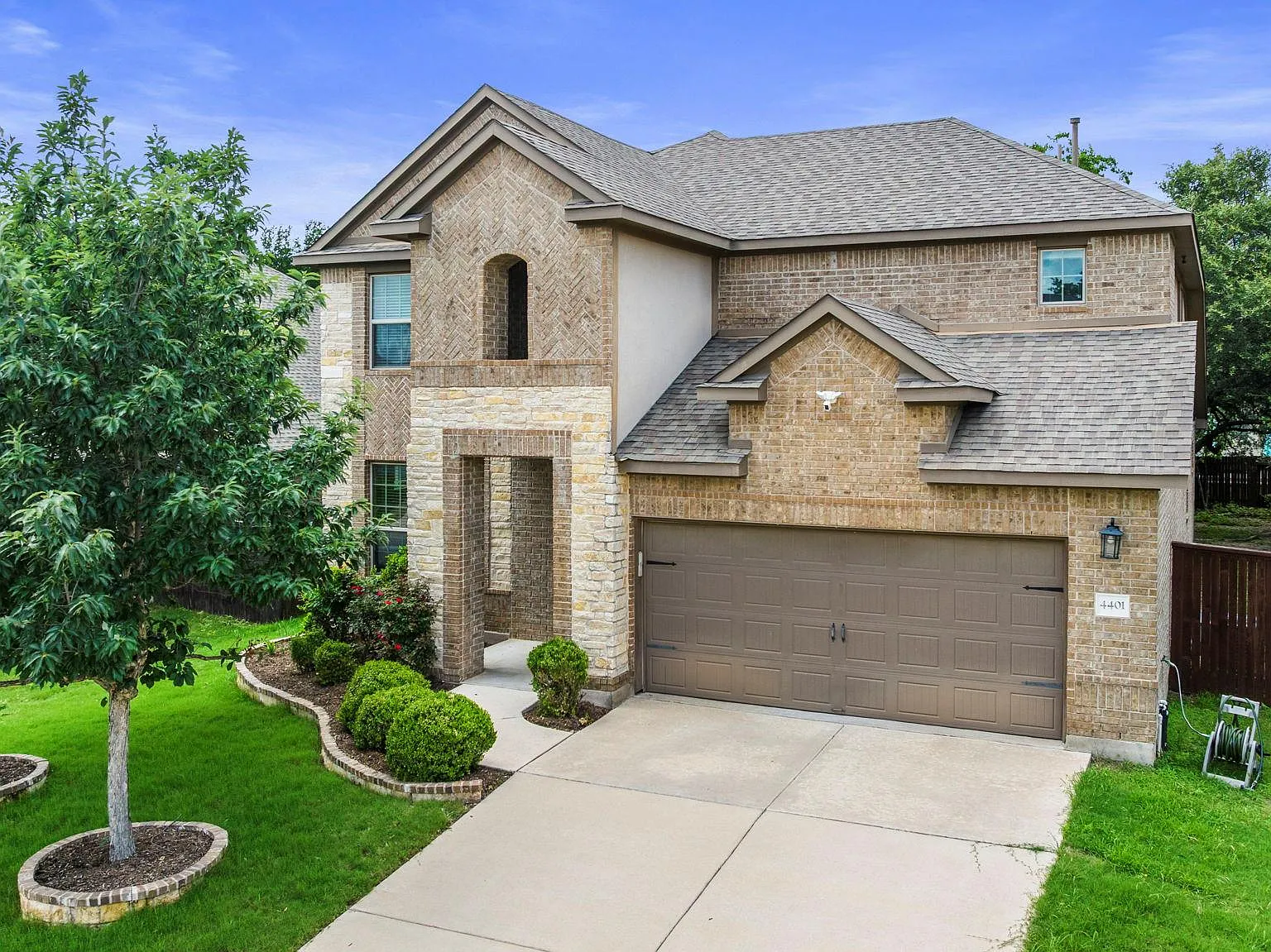 4 bed, 2.5 bath, 3103 sqft, $2,995 — Photo 1