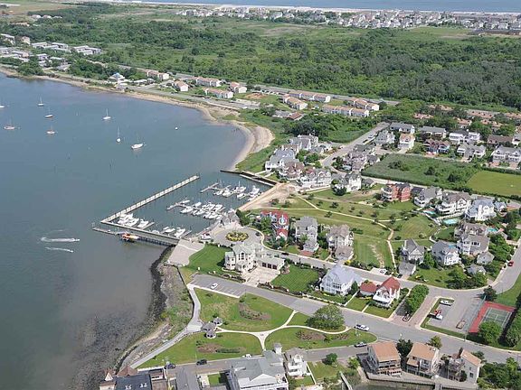4th image of 20 Cove Dr