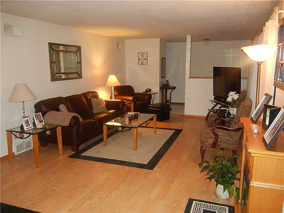 5th image of 141 Everest Dr