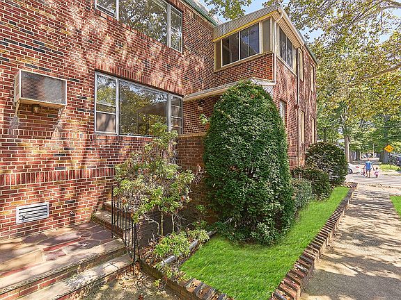 5th image of 2323 Avenue V