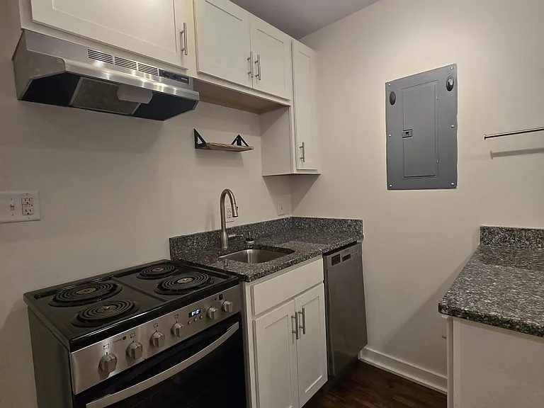 718 S 5th Ave — Photo 3