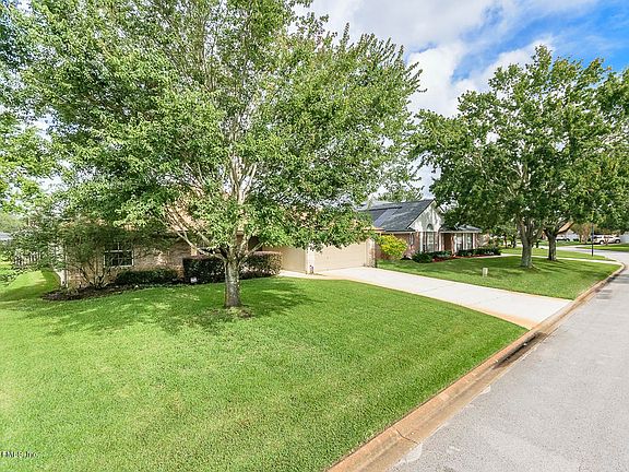 3rd image of 4560 Pebble Brook Dr