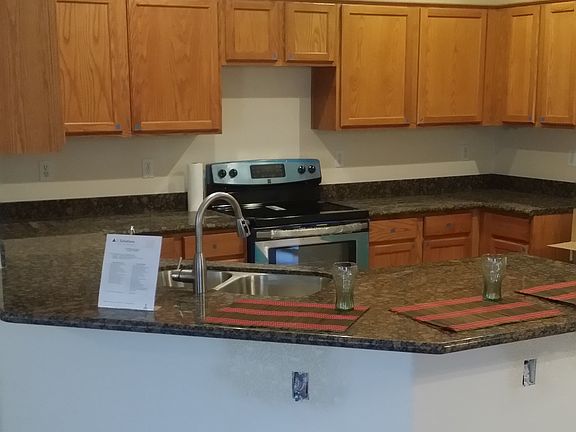 5th image of 610 W Mountain View Dr