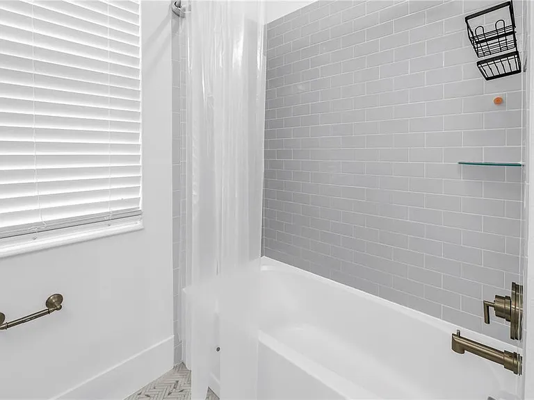 513 17th Ave E — Photo 14
