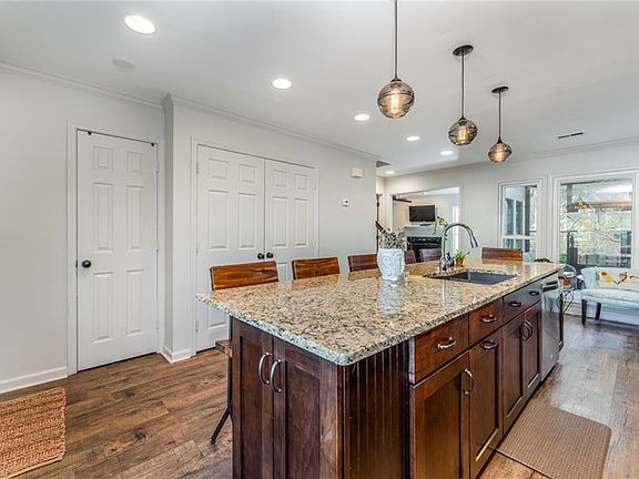 4th image of 19 Park Village Ln