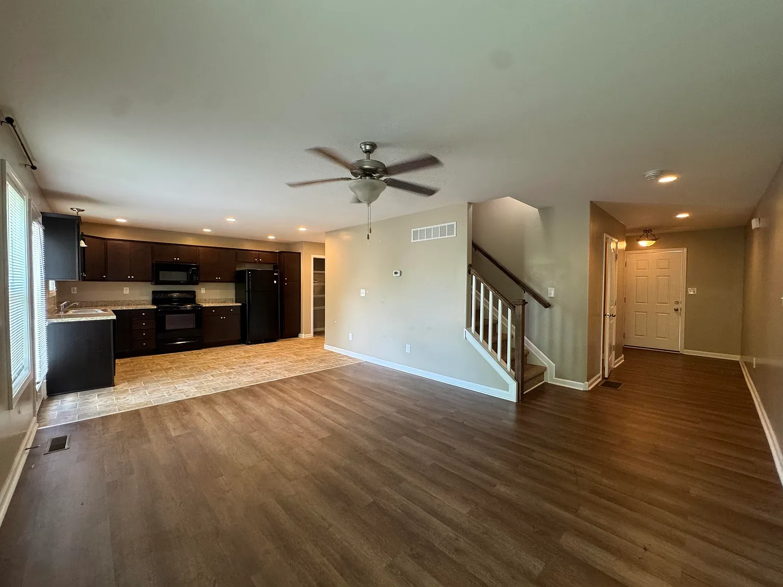 4 bed, 3.5 bath, 3076 sqft, $2,495 — Photo 4