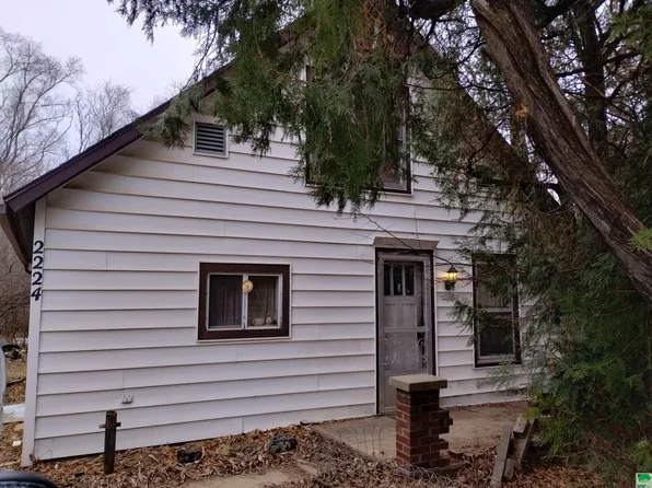 2224 W 5th St, Sioux City, IA 51103