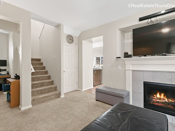 5th image of 1676 SE Gerhard Dr