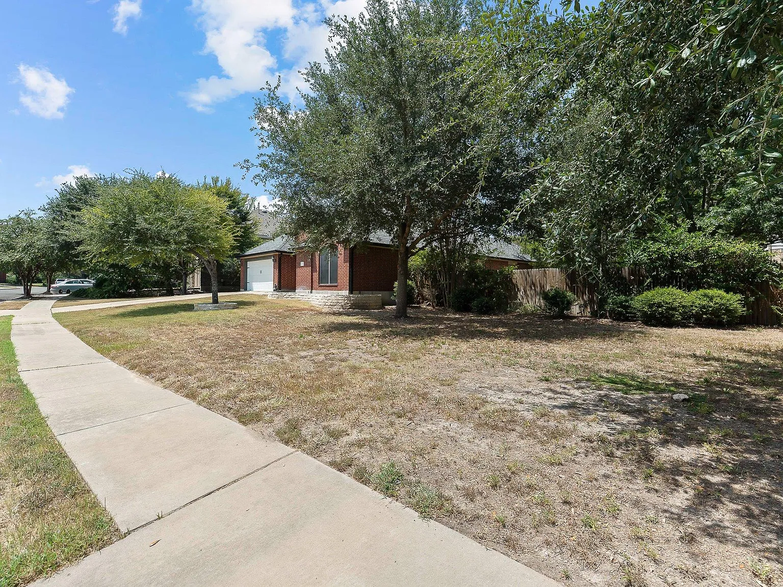 3 bed, 2.0 bath, 2180 sqft, $2,400 — Photo 4