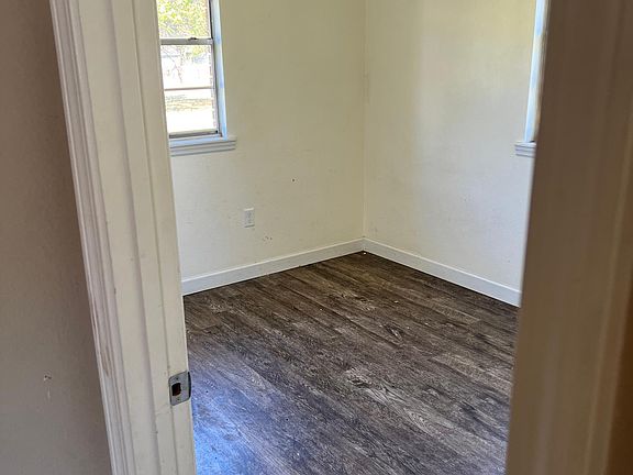 5th image of 905 E 7th St #905