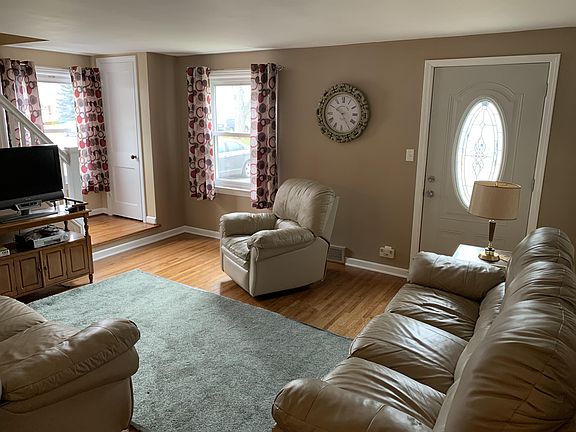 2nd image of 94 Cloverside Ct