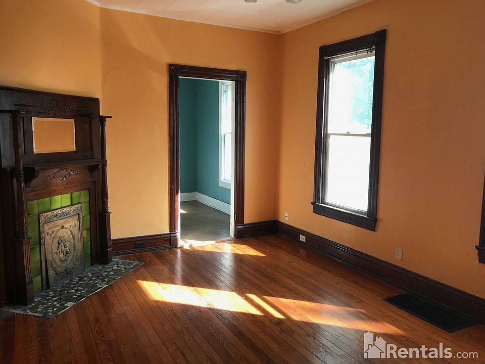 2nd image of 715 Saint Anthony Pl