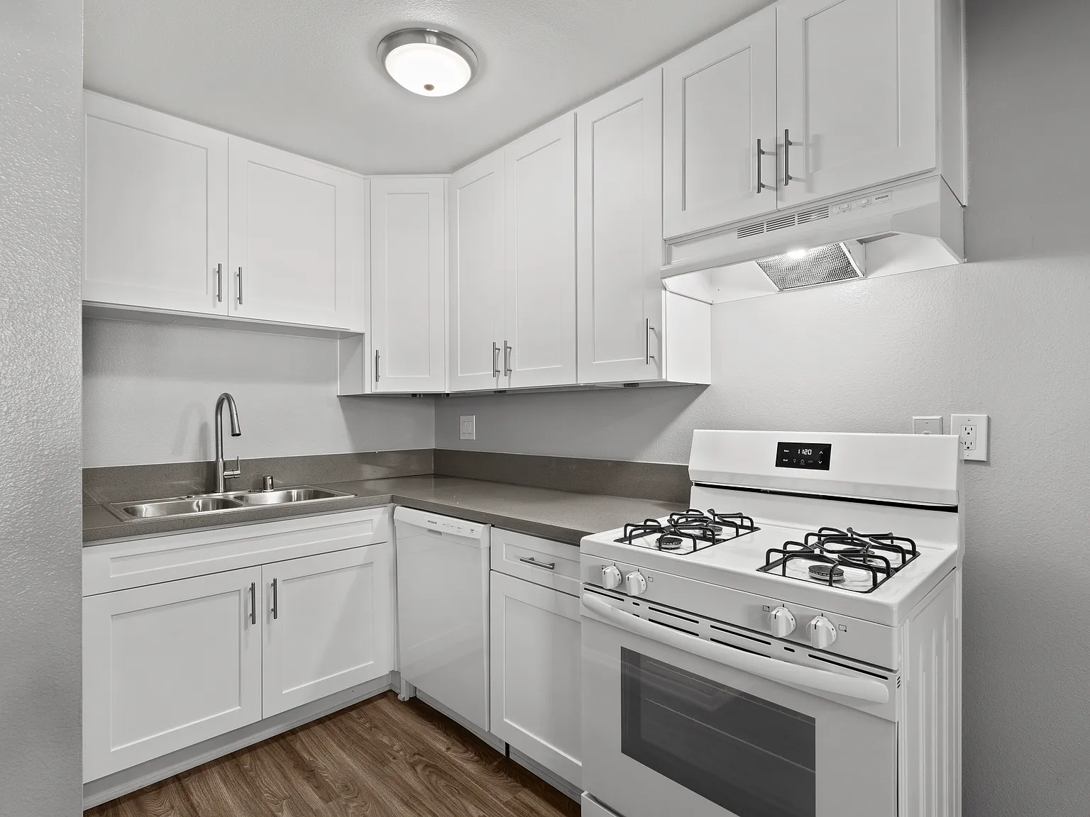Myrtle Street Apartments — Photo 2