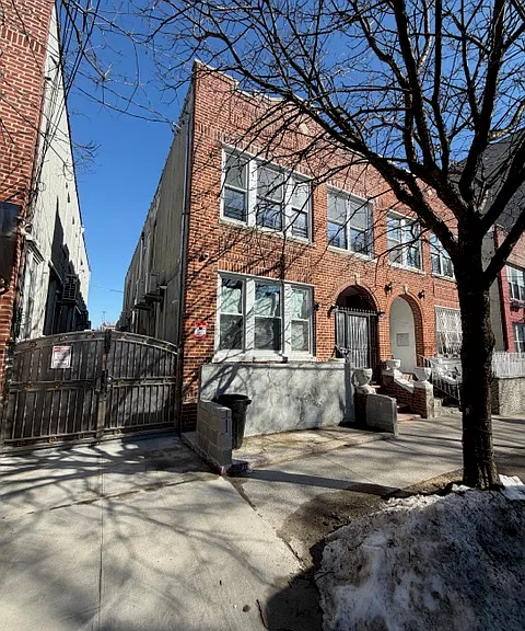 1044 Manor Ave #1 — Photo 3