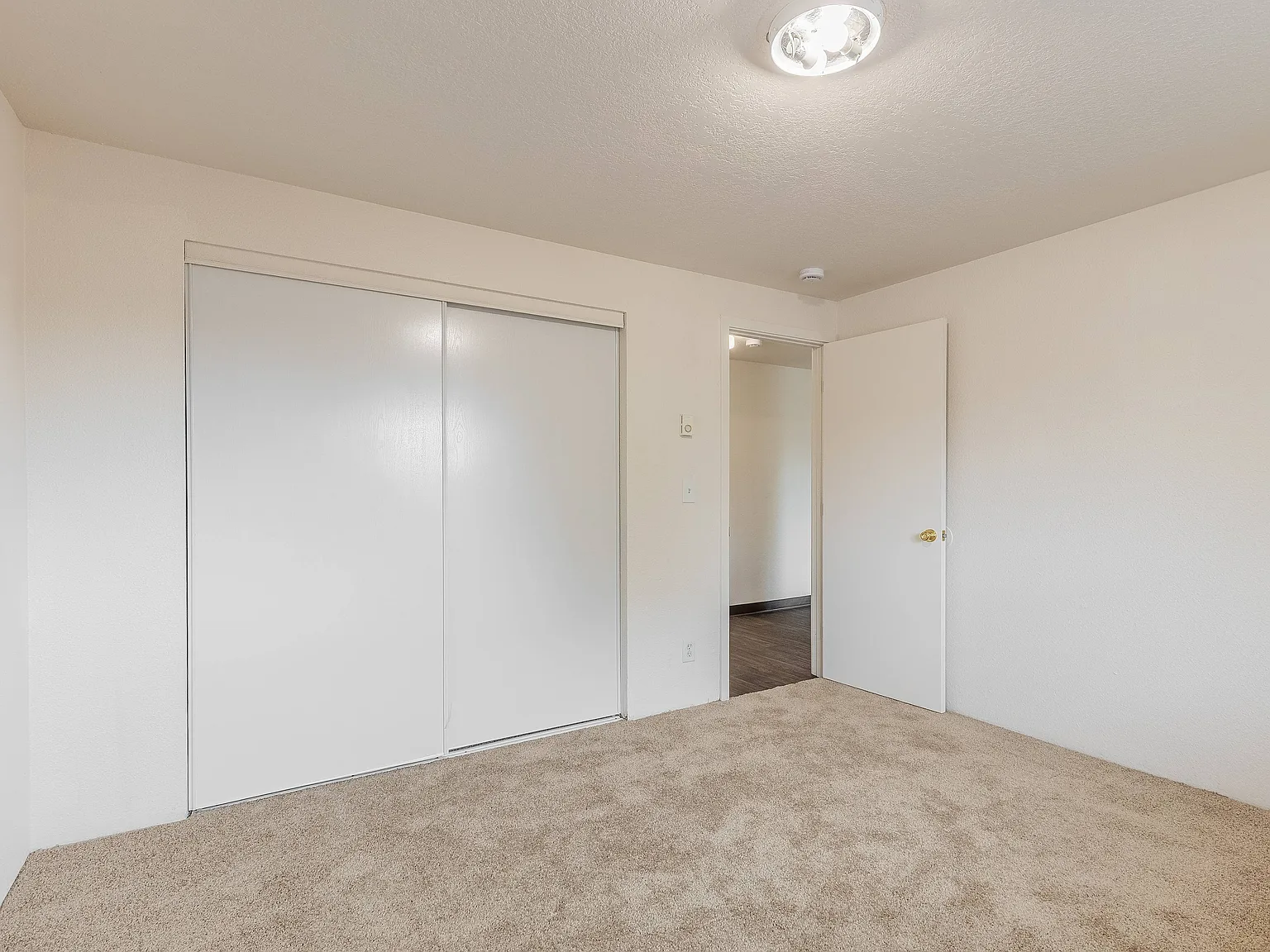 Fox Pointe Apartments — Photo 4