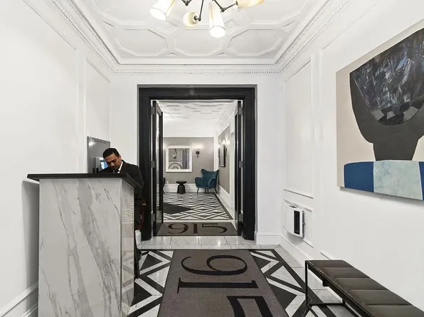 915 West End Avenue image 8 of 11