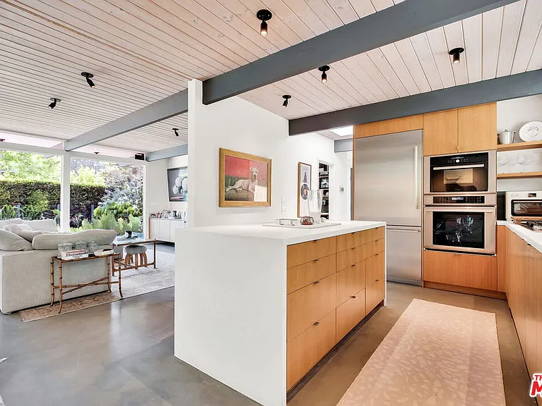 8967 Wonderland Park Ave — Photo 10