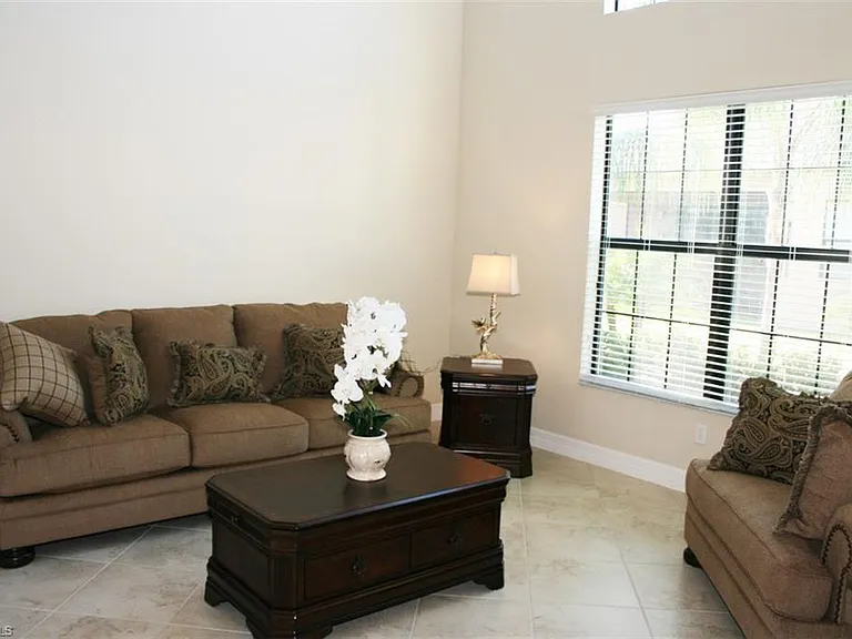3296 Pacific Dr — Photo 9