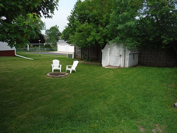 fire pit / picnic space