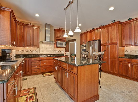 5th image of 95 E Benton Ct
