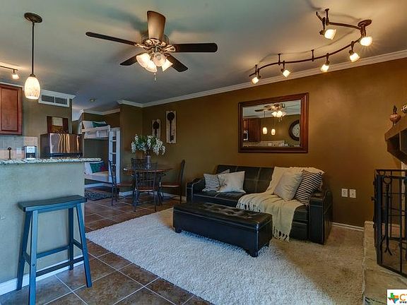 3rd image of 1559 Parkview Dr