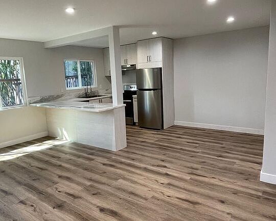3rd image of 629 N West Knoll Dr APT 2
