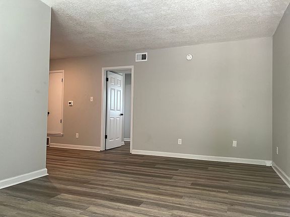 5th image of 3570 Mynders Ave #8