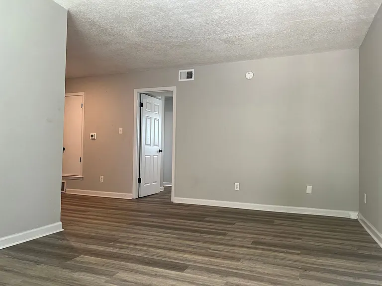 3562 Mynders Ave — Photo 6