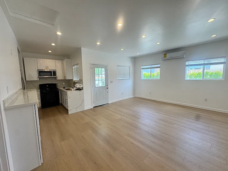 143 E Avenue 43 — Photo 3